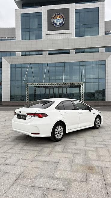 Унаа сатуу: Toyota Corolla: 2022 г., 1.8 л, Гибрид, Седан — 2