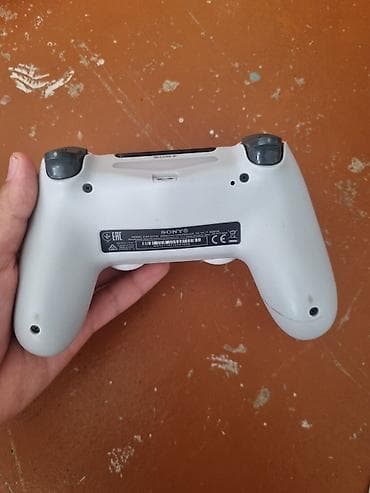 ps4 джойстик: Беспроводной геймпад Sony DualShock 4 (модель CUH‑ZCT2E), цвет белый — 2