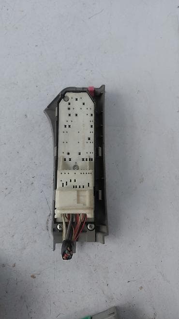 step 2: Блок управления стеклоподъёмниками Toyota Vitz/Yaris (SCP90) - — 2