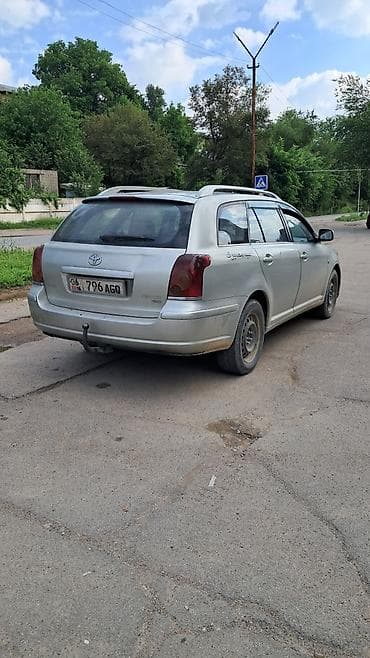Унаа сатуу: Toyota Avensis: 2004 г., 2 л, Кол менен иштөөчү, Дизель, Универсал — 4