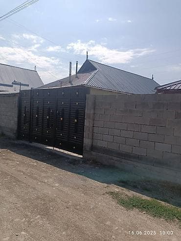 квартиры и дома: Продается жилой дом с двором и хозпостройками. Описание объекта — 1