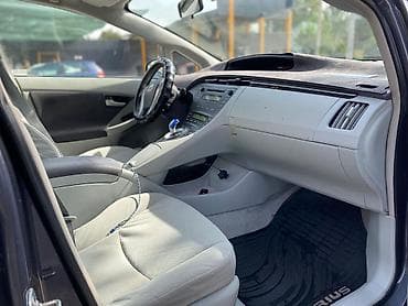 ключ на приус: Toyota Prius: 2011 г., Автомат, Гибрид — 10