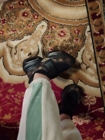 Кроссовки и спортивная обувь