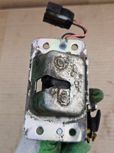 купить перчатки нитриловые оптом от производителя: Замок багажника Nissan 1990 г., Б/у, Оригинал, Германия — 8