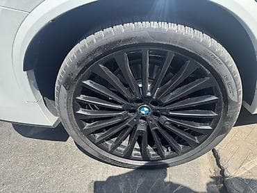 летний резина: Резина от BMW X 5 состояние новые одно колесо шишкой переднее правое — 1