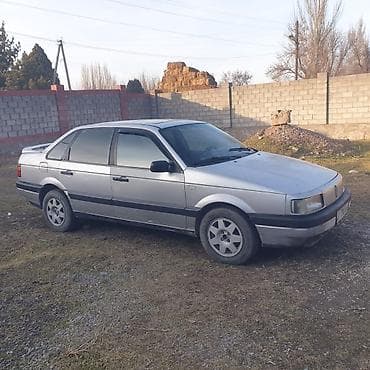 Volkswagen Passat: 1990 г., 1.8 л, Механика, Газ, Седан