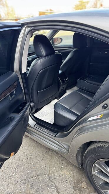 kiv k5: Lexus ES: 2016 г., 2.5 л, Гибрид — 6