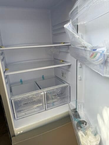 куплю холодильников: Двухкамерный холодильник с нижней морозильной камерой, серебристый — 2