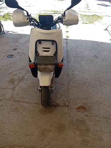 Скутер Yamaha gear (серия 50 см³) - Двигатель бензиновый, 4‑тактный at lalafo.kg Скутер Yamaha gear (серия 50 см³) - Двигатель бензиновый, 4‑тактный