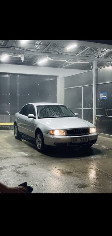 Audi A4: 1995 г., 1.8 л, Механика, Бензин, Седан