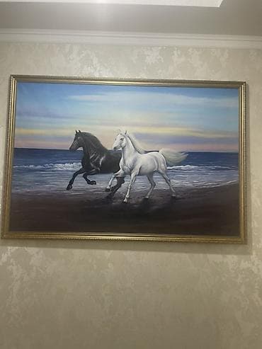 Текстиль: Картина «Две лошади у моря» в раме. - Сюжет: черная и белая лошади — 2