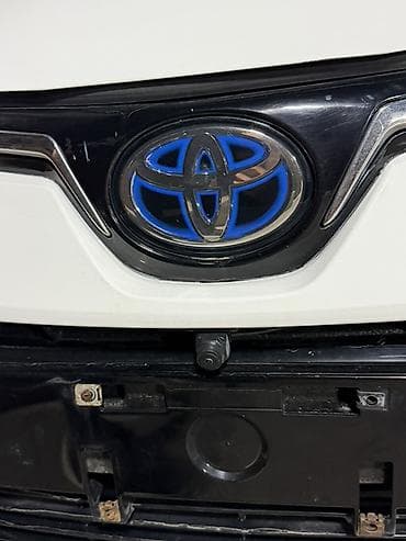 противен: Toyota Corolla: 2022 г., 1.8 л, Вариатор, Гибрид, Седан — 9