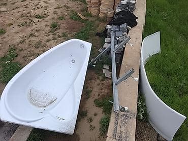 ножки для стальных ванн: Акриловая угловая ванна с декоративным экраном и металлическим — 1