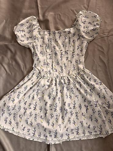 Платье с цветочным принтом - Силуэт: расклёшённая мини-юбка, талия