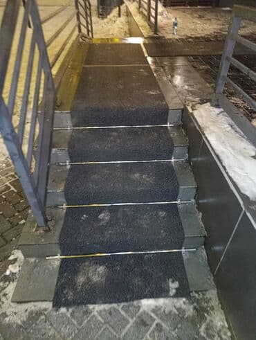 шкаф и комод с зеркалом: Искусственная трава и напольные покрытия в размеры 0.80см — 24