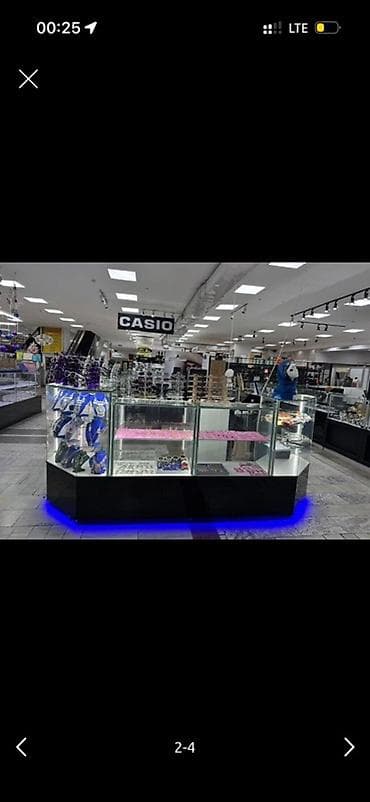 center: Продаю место в ТЦ Витрины новые качественные Место на аренде Место — 2