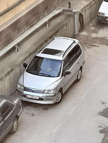 Mitsubishi Chariot: 1999 г., 2.4 л, Механика, Бензин, Минивэн