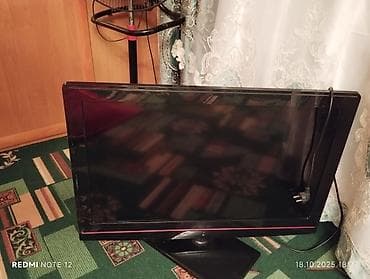 Телевизор LED, диагональ примерно 32–37 дюймов (визуально)