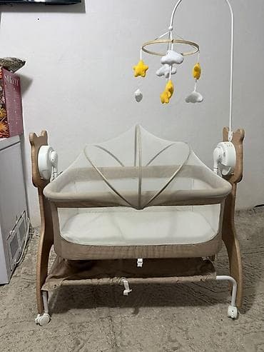 тапчан с крышой: Люлька, Б/у, Качалка, цвет - Коричневый, Бесплатная доставка — 1