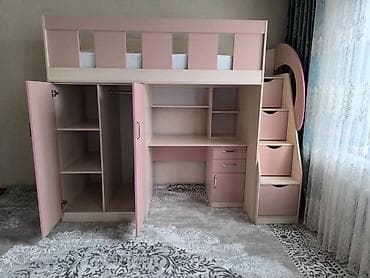 двухъярусная кровать и письменный стол: Кровать-чердак, выполненная в светлых тонах с розовыми вставками — 9