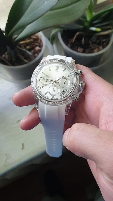Продаю часы новые унисекс ни разу не носил! все стрелки работают