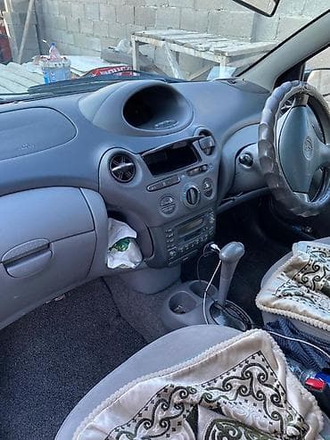 golf 3 universal: Toyota Vitz: 2001 г., 1.3 л, Автомат, Бензин, Хэтчбэк — 2