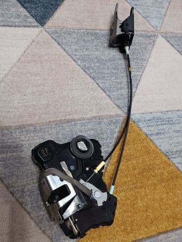 домкрат для машины: Замок двери Toyota 2009 г., Б/у, Оригинал, Япония — 2