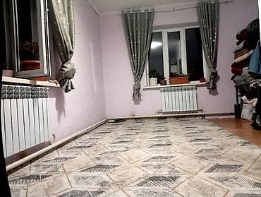 барачные дома: Продаётся двухэтажный кирпичный дом с высоким цоколем и ограждённым — 10