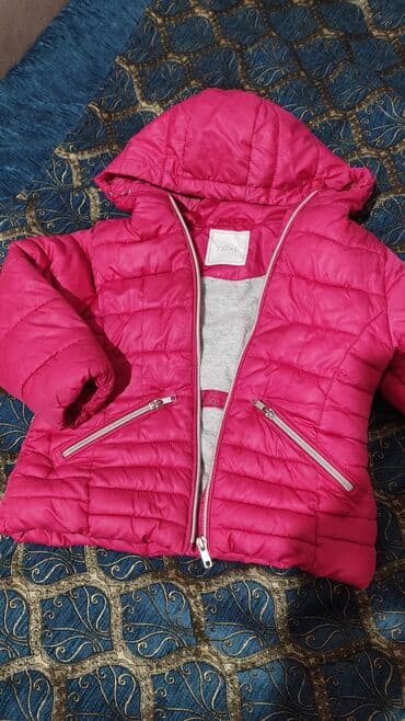 Фирменная куртка состояние отличное размер3, 4,5 лет