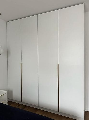 Шифоньерлер, кийидер үчүн шкафтар, Түз