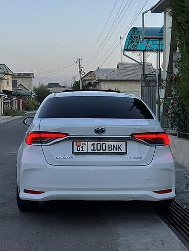 Toyota: Toyota Corolla: 2022 г., 1.8 л, Вариатор, Гибрид, Седан — 5