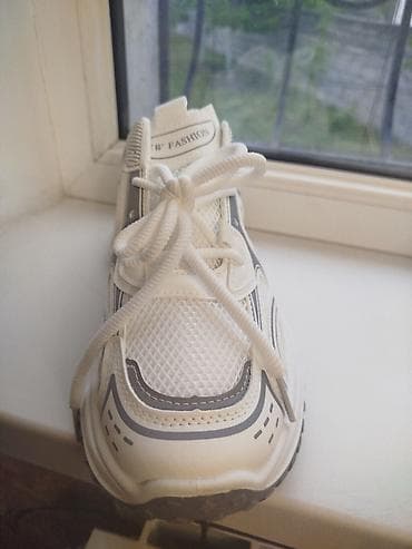 foot patch: 42-размер. Толстая подошва которая увеличивает рост при ношении на 3-5 — 5