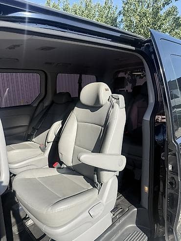 Hyundai Grand Starex: 2019 г., 2.5 л, Автомат, Дизель, Минивэн — 10