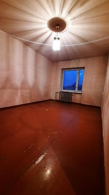 квартира ош семейный: 3 комнаты, 58 м², Старый ремонт — 3