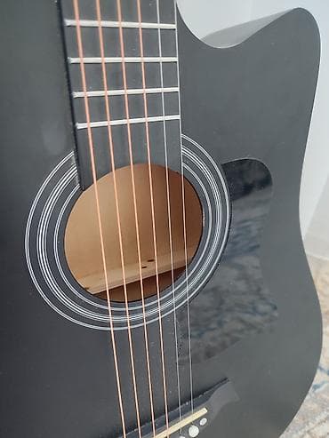 Гитары: 🎸 Продаю акустическую гитару 38 размера. Продаю красивую чёрную — 7