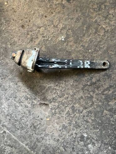 ценник на монеты: Nissan March K11 ограничитель двери, Ниссан Марч К11 дверной — 4