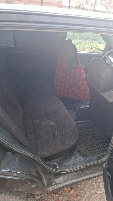 продажа подержанных автомобилей: Volkswagen Golf: 1993 г., 1.6 л, Механика, Бензин, Хэтчбэк — 4