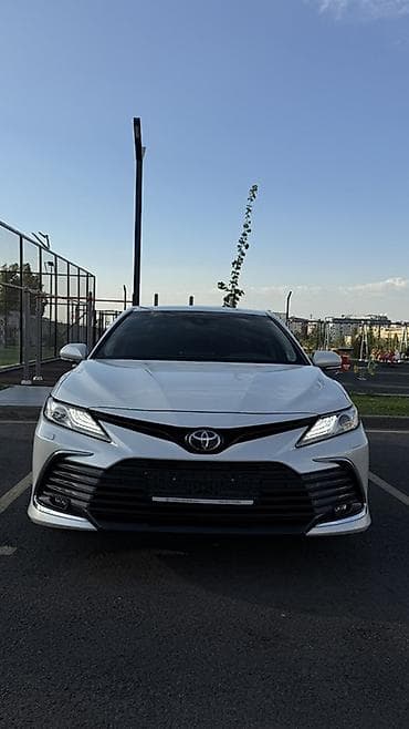 Транспорт: Toyota Camry: 2023 г., Автомат, Бензин, Седан — 2