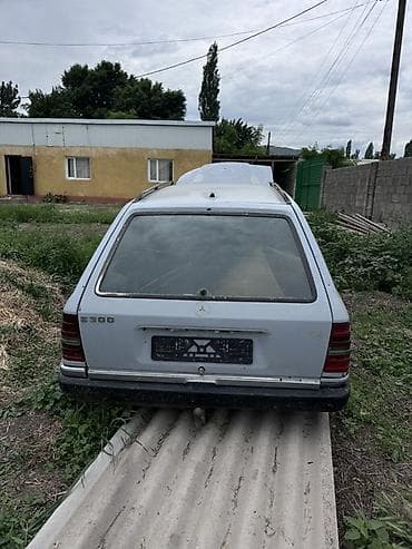 Продаю багажник w124 универсал в хорошем состоянии весь в сборе. Так — 1