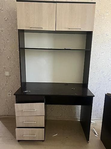 study table: Компьютерный стол, С полками — 1