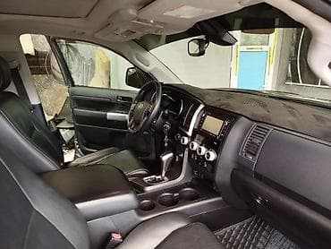 prius v: Toyota Sequoia: 2019 г., Внедорожник — 1