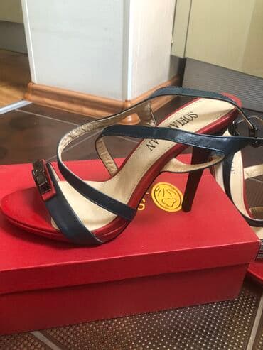 шлепка: Босоножки в отличном состоянии надевала один раз на узкую ногу, 38 — 2