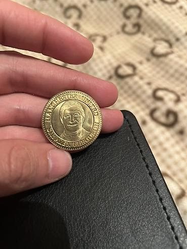 футбольные кубки: Привизен из Англии - Манчестер Памятные жетоны Manchester United — 2