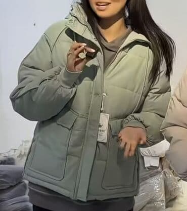 купить женский пуховик большого размера: Женская утеплённая куртка-пуховик в стиле casual. Глубокие карманы — 3