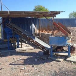 стол трансформер 2 в 1: Пескоблок чыгарган полуавтомат станок сатылат. Станок жаны, комплекте — 4