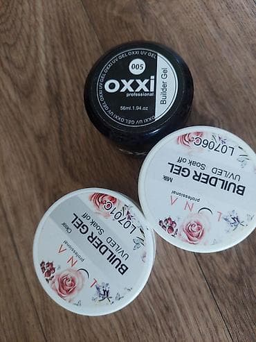 продается педикюрное кресло: Маникюрные столы – 2 шт, каждый 3000, лампы, палитра лаков-штука по — 6