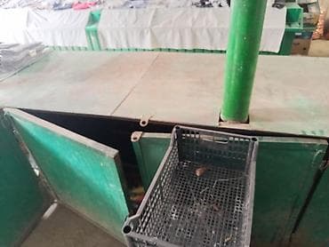 Торговое оборудование: Продавецкий прилавок/торговая стойка для рынка. - Материал: металл — 2