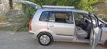 skoda fabia: Компактвэн серебристого цвета с 5 дверями и просторным салоном — 1