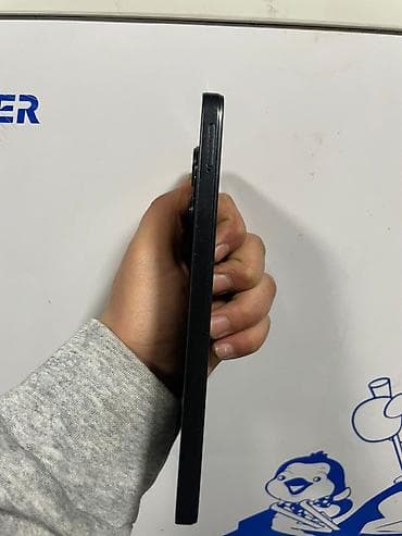 планшет чехол: Смартфон с большим безрамочным дисплеем с вырезом под фронтальную — 3