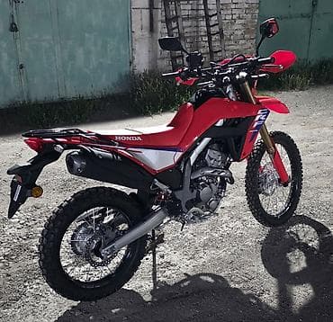 мотоц: Honda CRF (линейка dual-sport/enduro), ярко‑красная графика HRC — 3